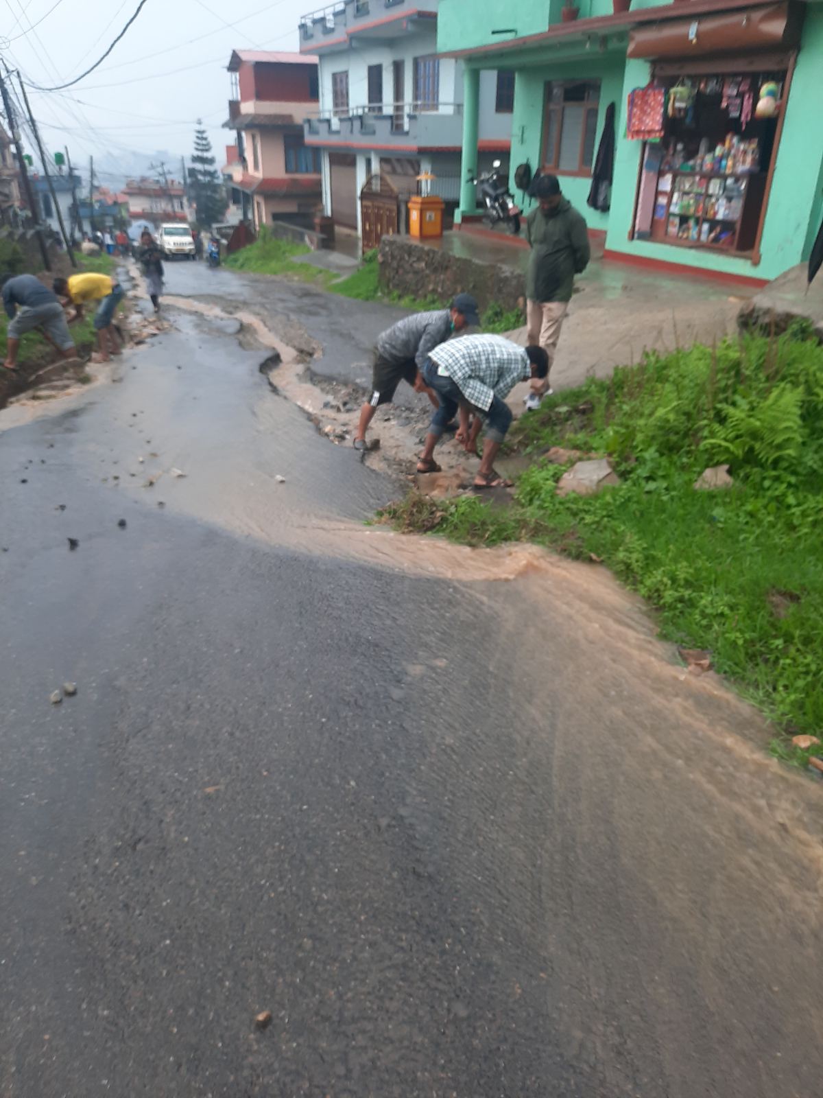 बुधबारको वर्षाले चन्द्रागिरिका कैयन बस्तीहरु अस्तव्यस्त (भिडियो सहित)