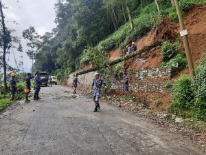 पहिरोले अवरूद्ध मच्छेगाउँ-कीर्तिपुर सडकमा यातायात सुचारू