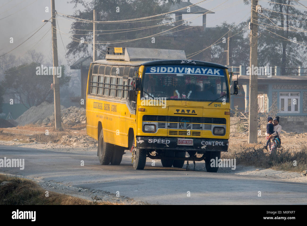 निर्देशिका बमोजिम सञ्चालन नगर्ने २० वटा स्कुल बस ट्राफिक प्रहरीको नियन्त्रणमा