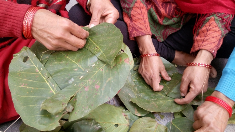 दुना टपरी गाँस्नेसहित २२ प्रकारका व्यवसायीहरूका लागि अनुदान वितरण गर्दै चन्द्रागिरि नगर