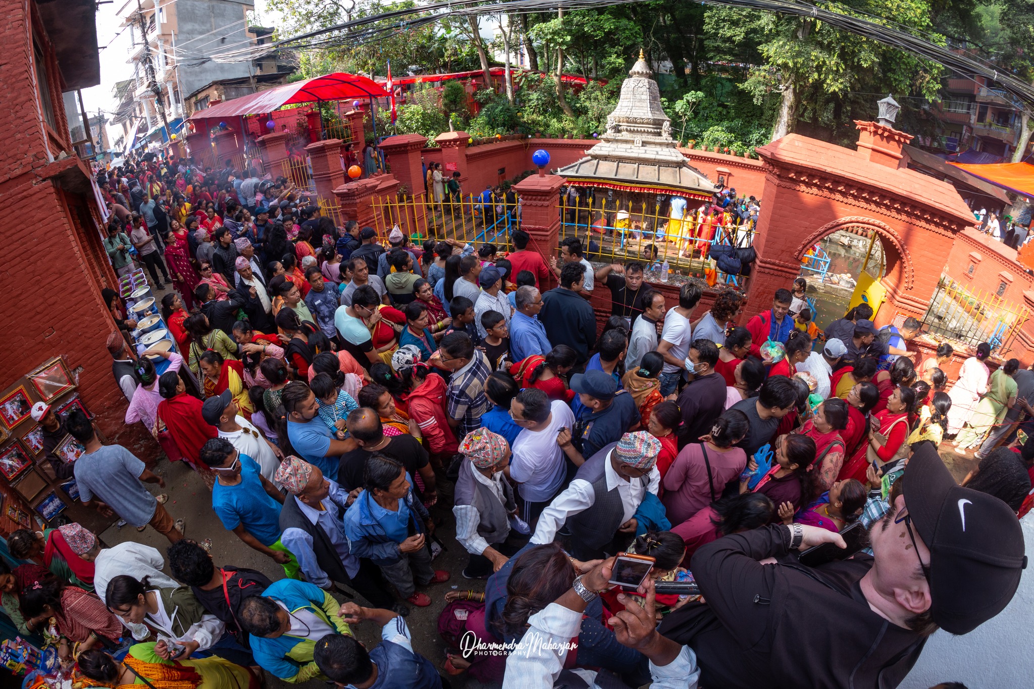 पुरुषोत्तममासको पहिलो शनिबार मत्स्यनारायणमा अत्यासलाग्दो भीड (फोटो फिचर)