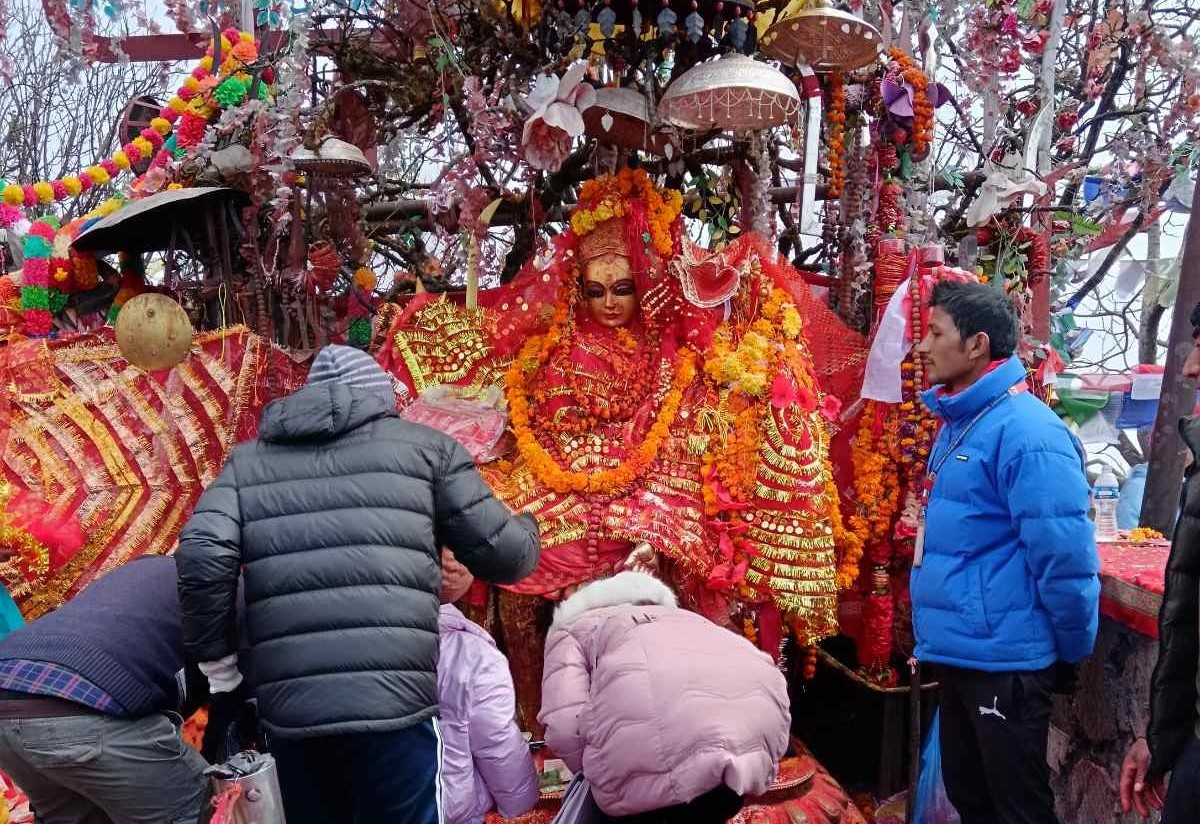 पाथीभरा मन्दिरमा पछिल्लो १५ महिनामा भक्तजनले चढाए ९८ तोला सुन